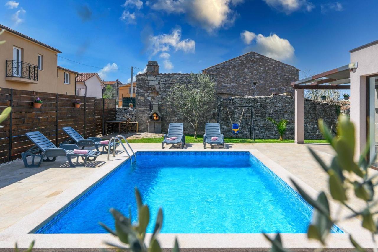 Вилла Bobo Family House With Pool Воднян Экстерьер фото